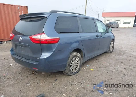 2015 Toyota Sienna Xle 8 Passenger z USA, uszkodzony, nr VIN 5TDYK3DC5FS639225